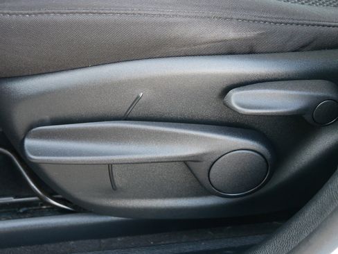 Used 2020 Jeep Cherokee Latitude w/ Cold Weather Group image 20