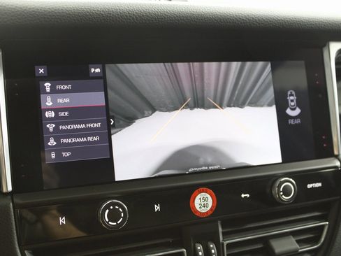 Certified 2025 Porsche Macan image 33