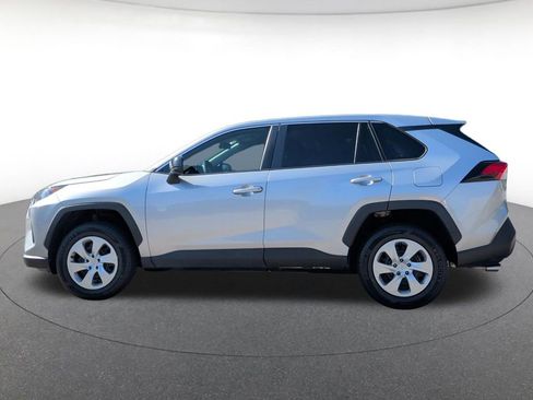 Used 2022 Toyota RAV4 LE FWD image 3