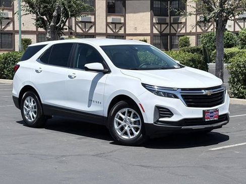 Used 2023 Chevrolet Equinox LT w/ Driver Convenience Package FWD image 2