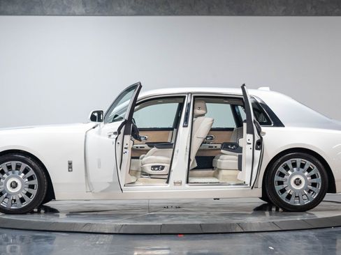 Used 2019 Rolls-Royce Phantom Sedan RWD image 41
