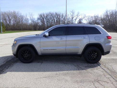 Used 2020 Jeep Grand Cherokee Limited w/ Luxury Group II image 2