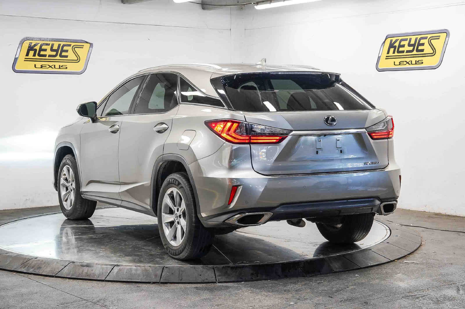 Used 2018 Lexus RX 350 FWD w/ Accessory Package image 2