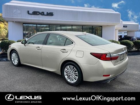 Used 2017 Lexus ES 350 w/ Premium Package FWD image 3