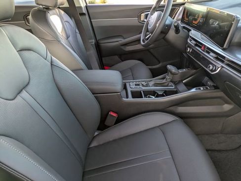 Used 2025 Kia Sorento S w/ Panoramic Sunroof Package image 12