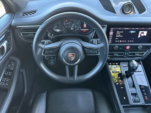 Certified 2025 Porsche Macan AWD/4WD image 15