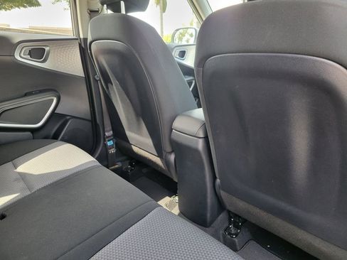 Certified 2023 Kia Soul LX w/ LX Technology Package FWD image 6