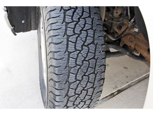 Used 2021 Chevrolet Silverado 1500 LT AWD/4WD image 30