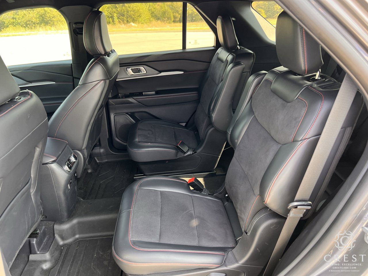 Used 2025 Ford Explorer ST AWD/4WD image 27