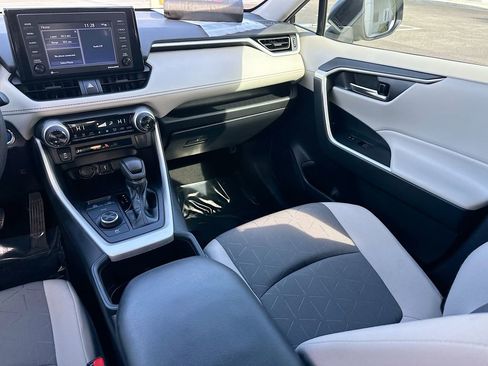 Used 2022 Toyota RAV4 XLE image 22