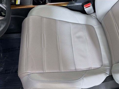 Used 2022 Honda CR-V Touring image 25