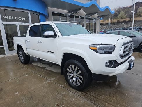 Used 2023 Toyota Tacoma Limited w/ Black Out Package (TMS) image 3