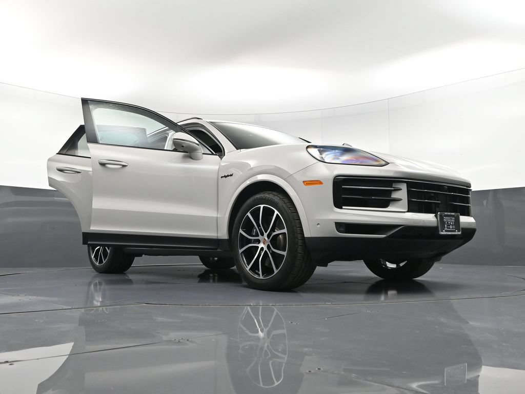 Certified 2026 Porsche Cayenne E-Hybrid AWD/4WD image 37