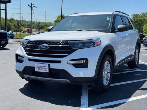 Used 2022 Ford Explorer XLT w/ Equipment Group 202A AWD/4WD image 8