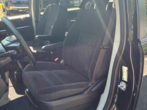 Used 2019 Dodge Grand Caravan SE FWD image 15