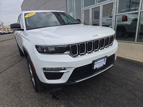 Used 2023 Jeep Grand Cherokee Limited AWD/4WD image 2