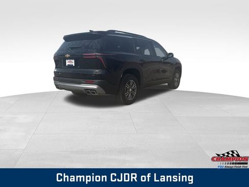 Used 2024 Chevrolet Traverse LT image 5