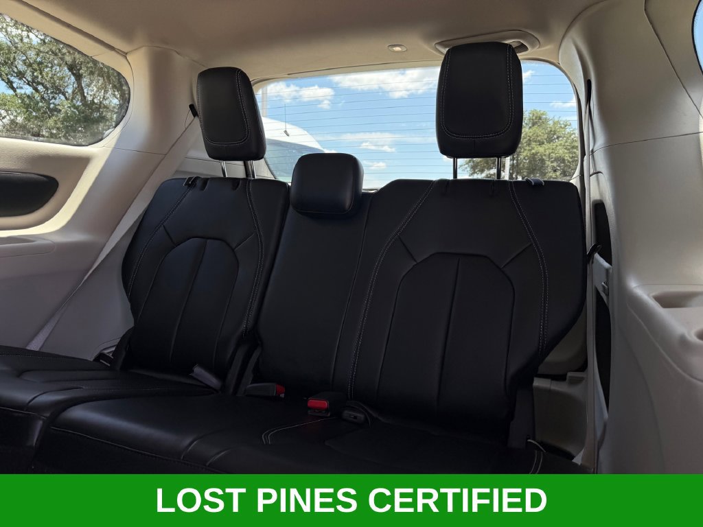 Used 2023 Chrysler Pacifica Touring-L FWD image 19