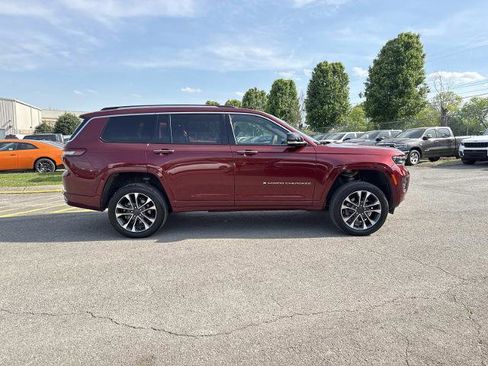 Used 2023 Jeep Grand Cherokee L Overland w/ Luxury Tech Group IV AWD/4WD image 4