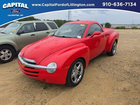 Used 2004 Chevrolet SSR w/ Preferred Equipment Group RWD image 1