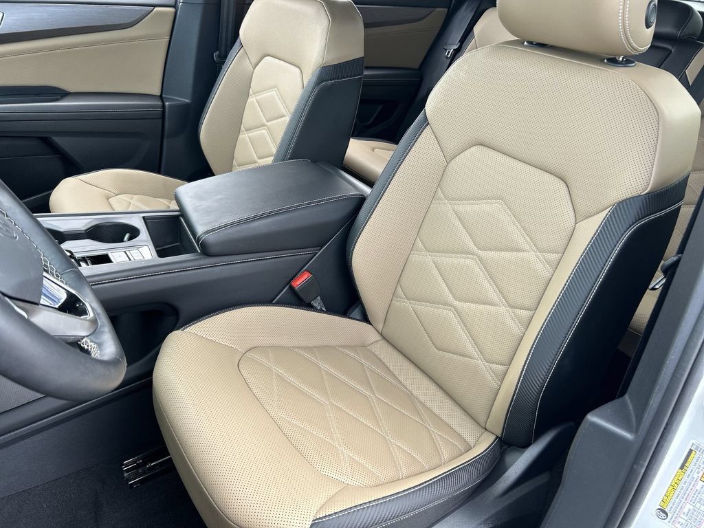 Used 2024 Volkswagen Atlas Cross Sport SE FWD image 19