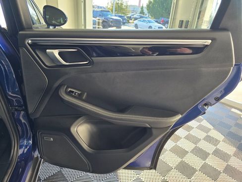Used 2023 Porsche Macan image 40