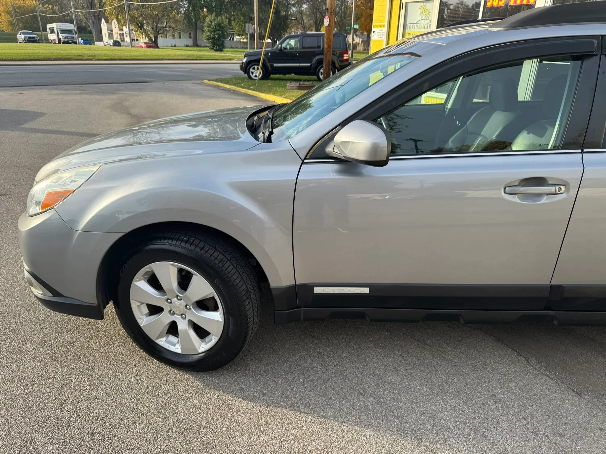 Used 2011 Subaru Outback 2.5i Limited AWD/4WD image 3