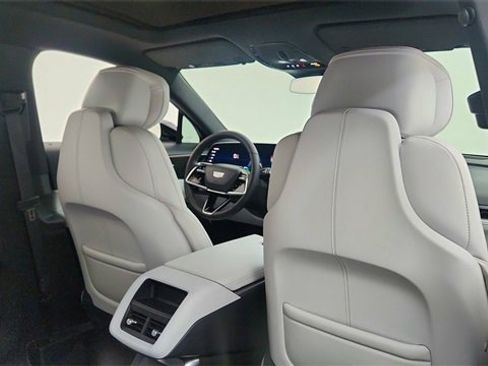 Used 2025 Cadillac Lyriq Sport image 27