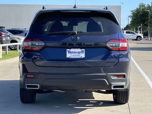Used 2025 Honda Pilot Sport image 5