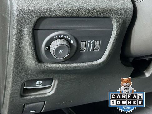 Used 2024 Jeep Grand Cherokee Limited w/ Black Appearance Package image 11