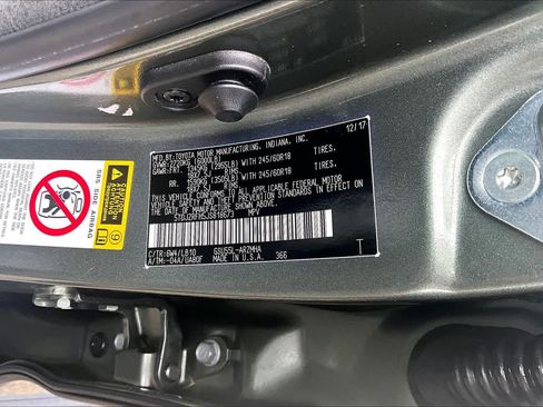 Used 2018 Toyota Highlander XLE AWD/4WD image 36