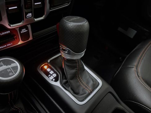 Used 2023 Jeep Gladiator Mojave w/ LED Lighting Group AWD/4WD image 17