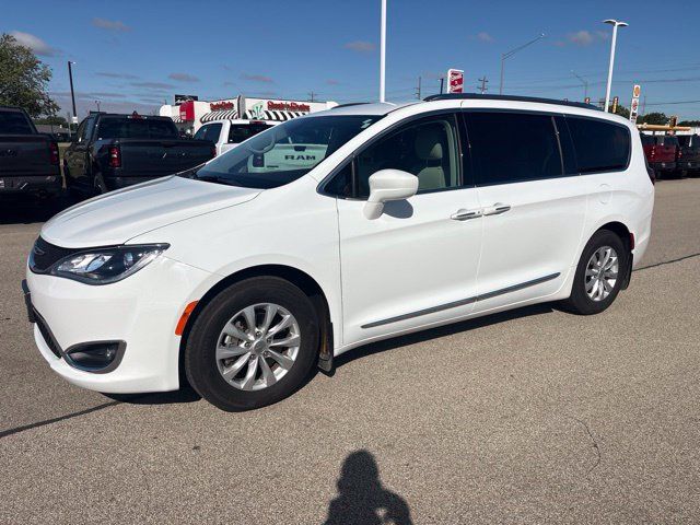 Used 2018 Chrysler Pacifica Touring-L Plus FWD image 3