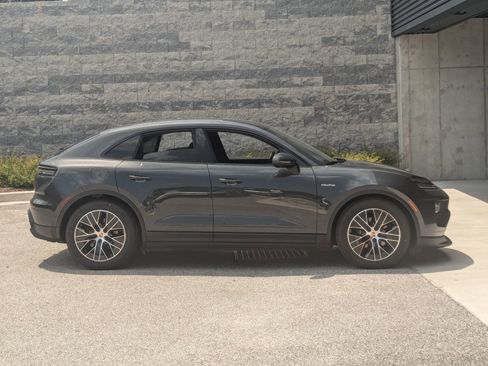 New 2025 Porsche Macan 4 Electric image 8