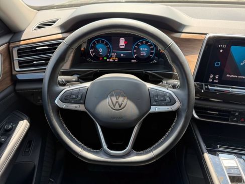 Used 2025 Volkswagen Atlas SE AWD/4WD image 12