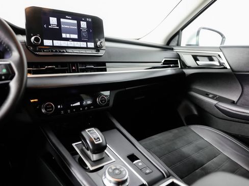 Used 2024 Mitsubishi Outlander SE image 34