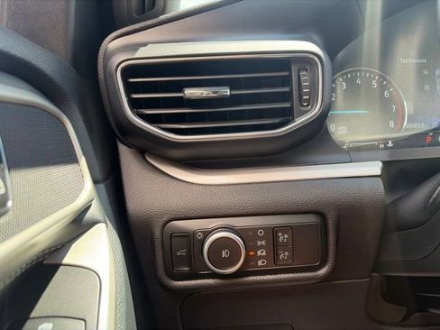 Used 2023 Ford Explorer XLT AWD/4WD image 19
