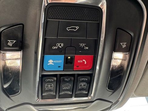 Used 2023 Jeep Grand Cherokee 4WD 4xe image 17