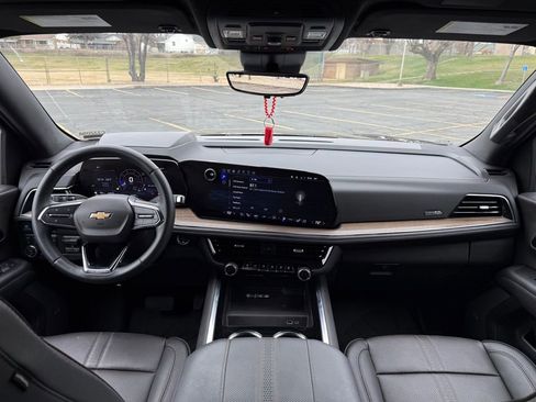 Used 2025 Chevrolet Tahoe High Country image 14