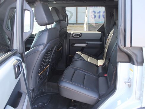 Used 2023 Ford Bronco Badlands w/ Sasquatch Package AWD/4WD image 21