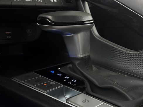 Certified 2024 Hyundai Elantra Limited FWD image 30