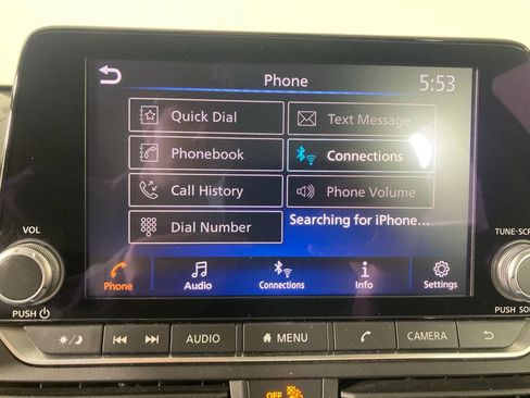 Used 2024 Nissan Altima 2.5 SV image 2