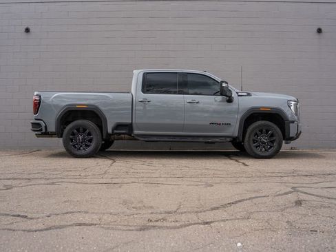 Used 2025 GMC Sierra 2500 AT4 w/ Technology Package AWD/4WD image 8