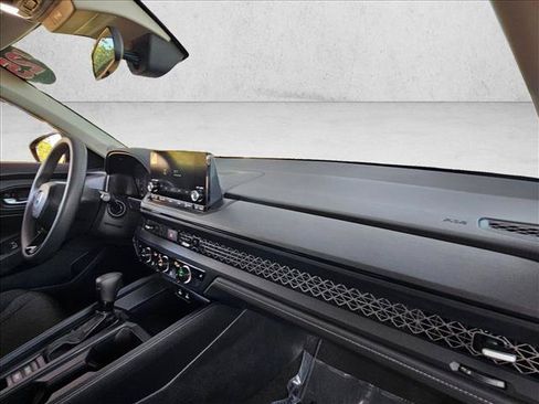 Used 2025 Honda Accord SE image 17