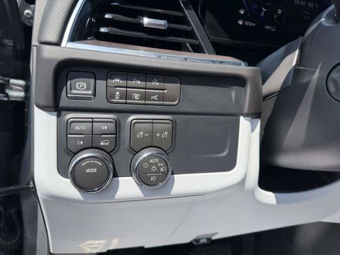 Certified 2026 Chevrolet Suburban Premier AWD/4WD image 19