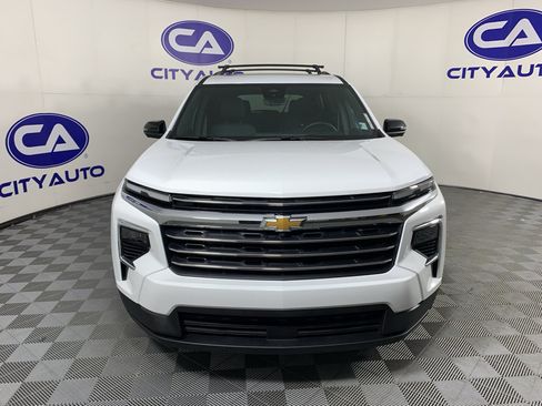 Used 2026 Chevrolet Traverse LT w/ Sun and Wheel Package FWD image 9