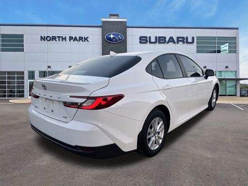 Used 2025 Toyota Camry LE image 3