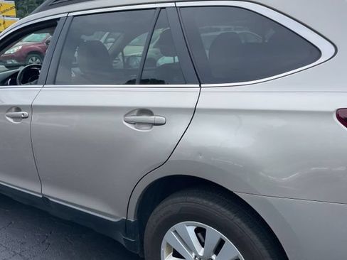Used 2017 Subaru Outback 2.5i Premium AWD/4WD image 7