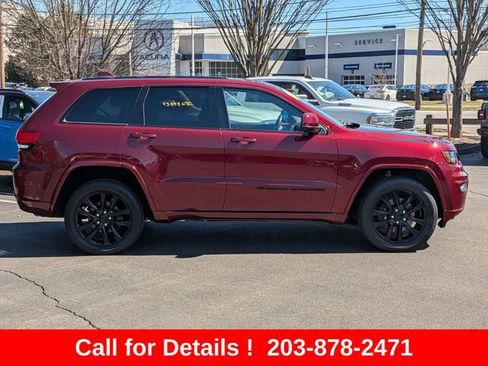 Certified 2022 Jeep Grand Cherokee Laredo X AWD/4WD image 2