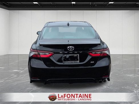 Used 2023 Toyota Camry SE image 4